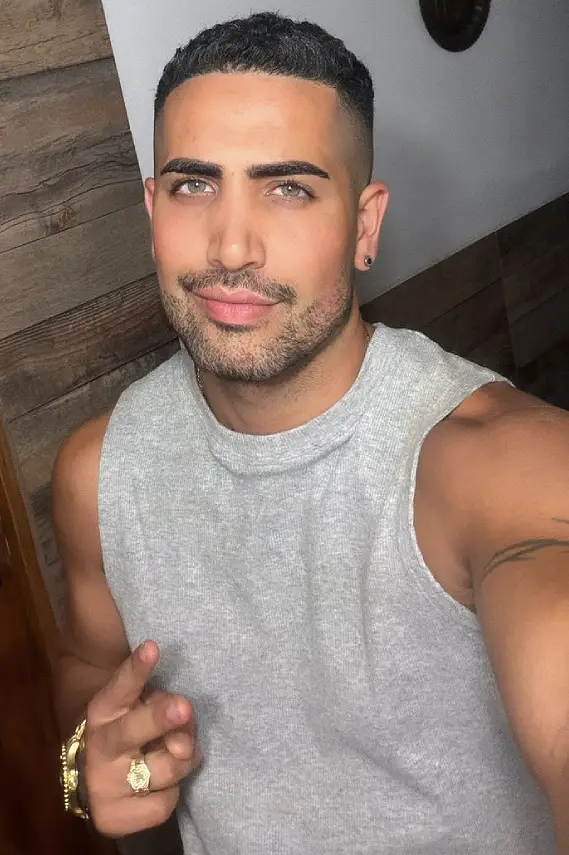 Gonza, escort masculino en Buenos Aires, barrio de Recoleta, 27 años – Onyce.net