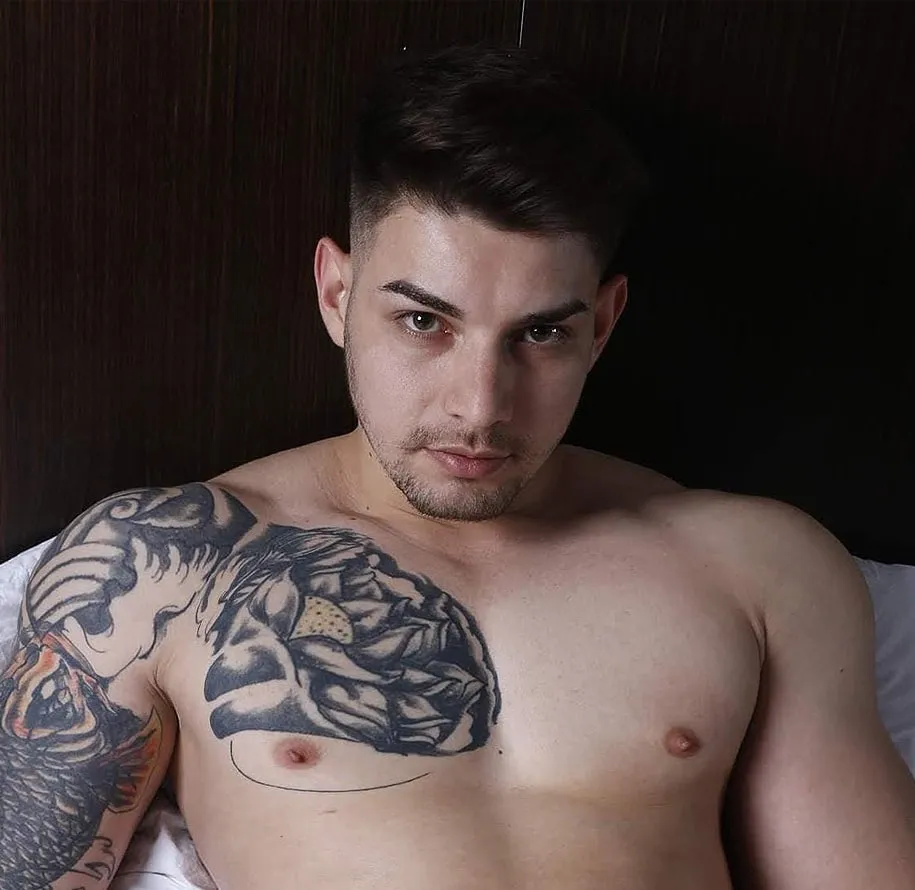 Leo Marzoli escort masculino en Capital Federal