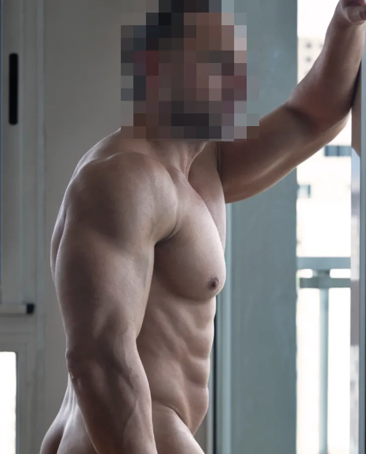 Tomas – Escort Masculino en Argentina